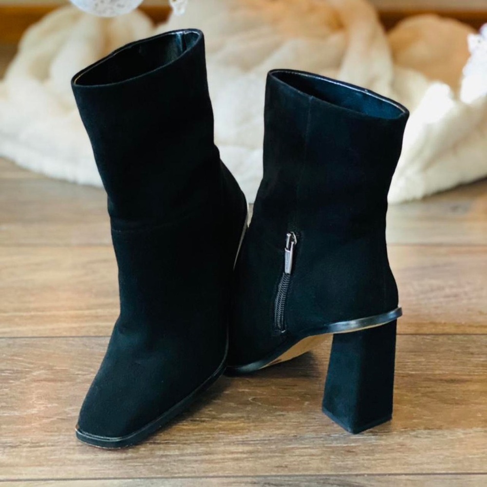 Vince Camuto Dantania Black Suede square toe booties